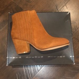 ❤️NWT❤️ Steven Harleigh Suede Booties
